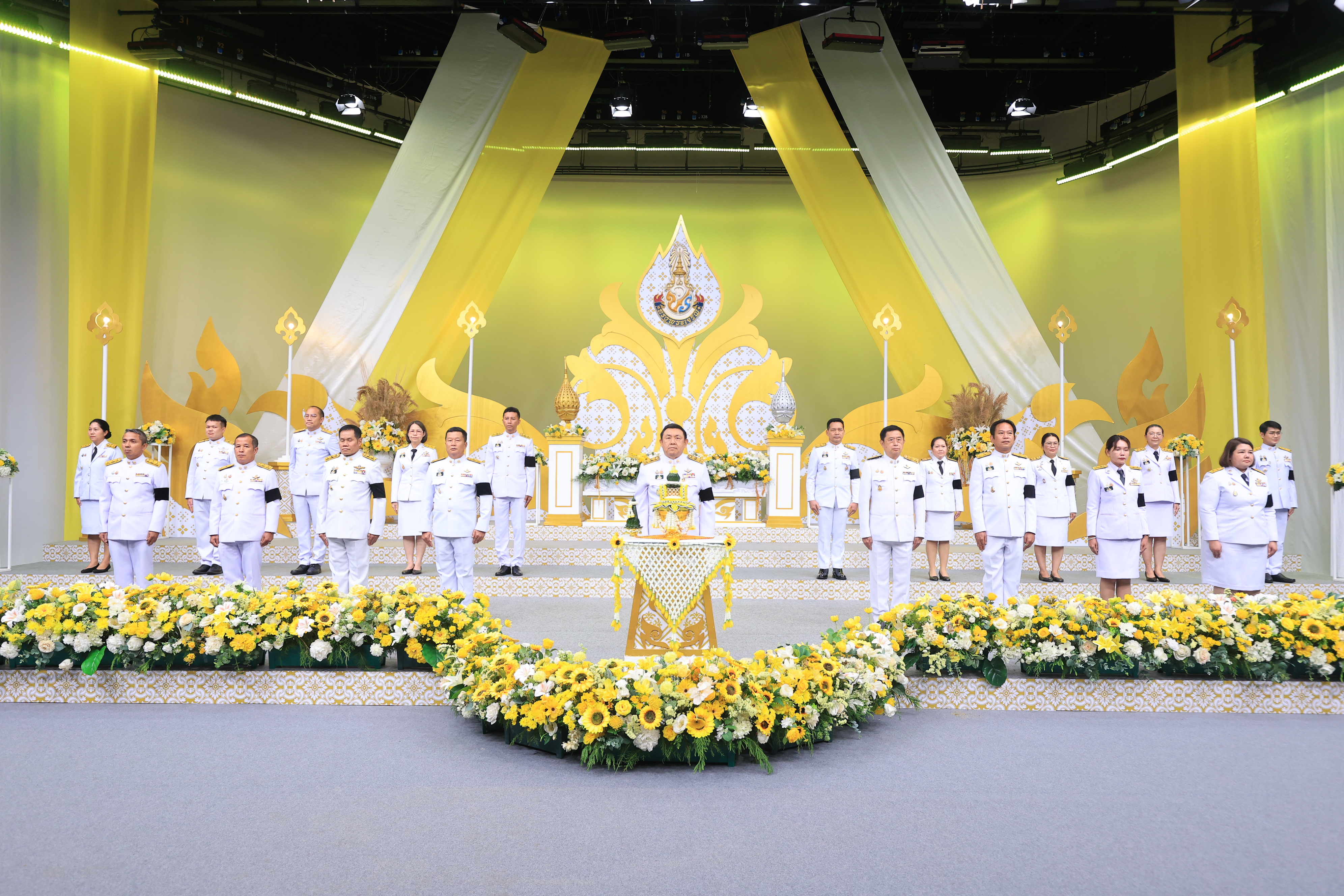 title - คณะผู้บริหาร ส.ป.ก. บันทึกเทปถวายพระพรชัยมงคล เนื่องในโอกาสมหามงคลเฉลิมพระชนมพรรษา 74 พรรษา พระบาทสมเด็จพระปรเมนทรรามาธิบดีศรีสินทร มหาวชิราลงกรณ พระวชิรเกล้าเจ้าอยู่หัว